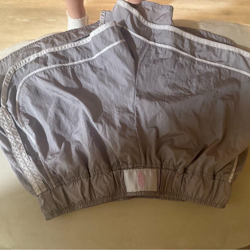 Free people varsity shorts
Pinkish grey